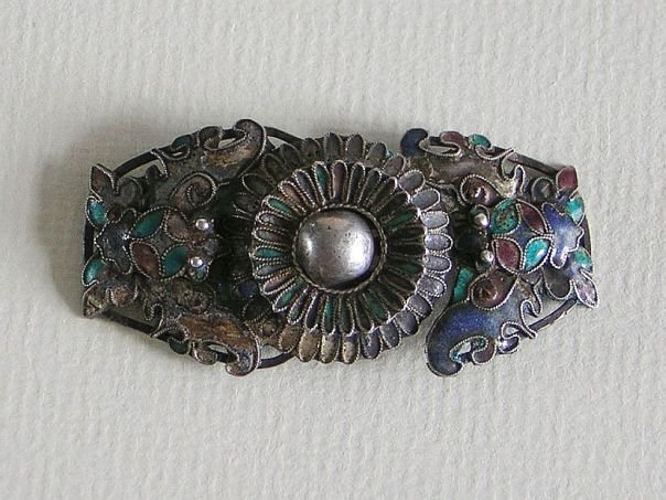 彩釉银子的蝴蝶和菊花领扣 - (5033）